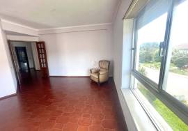 T4 with Box Garage – Rua Columbano Bordalo Pinheiro, Caldas da Rainha