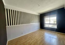 T4 with Box Garage – Rua Columbano Bordalo Pinheiro, Caldas da Rainha