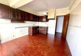 T4 with Box Garage – Rua Columbano Bordalo Pinheiro, Caldas da Rainha