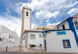 0 bedroom apartment with sea view located in downtown Albufeira, just a few meters from Peneco Beach