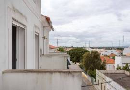 1 + 1 bedroom apartment with 1 parking lot and 2 private terraces located in the center of Tunis