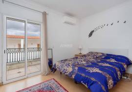 1 + 1 bedroom apartment with 1 parking lot and 2 private terraces located in the center of Tunis