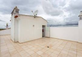 1 + 1 bedroom apartment with 1 parking lot and 2 private terraces located in the center of Tunis