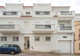1 + 1 bedroom apartment with 1 parking lot and 2 private terraces located in the center of Tunis