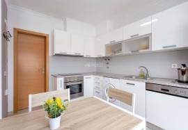 1 + 1 bedroom apartment with 1 parking lot and 2 private terraces located in the center of Tunis