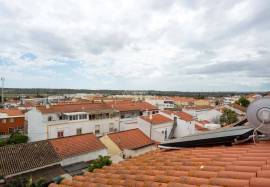 1 + 1 bedroom apartment with 1 parking lot and 2 private terraces located in the center of Tunis