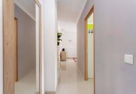 1 + 1 bedroom apartment with 1 parking lot and 2 private terraces located in the center of Tunis