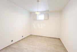 4 Bedroom Apartment with Large Terrace in Quarteira