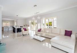 ALBUFEIRA - VILLA - 4 BEDROOMS - SWIMMING POOL - SEA VIEW