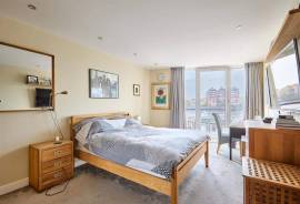 Stunning 2 Bed Riverview Apartment for Sale in Clove Hitch Quay, Battersea London