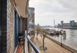 Stunning 2 Bed Riverview Apartment for Sale in Clove Hitch Quay, Battersea London