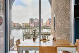 Stunning 2 Bed Riverview Apartment for Sale in Clove Hitch Quay, Battersea London