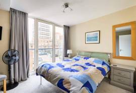 Stunning 2 Bed Riverview Apartment for Sale in Clove Hitch Quay, Battersea London