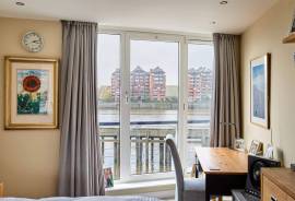 Stunning 2 Bed Riverview Apartment for Sale in Clove Hitch Quay, Battersea London