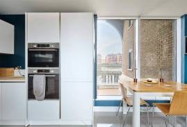 Stunning 2 Bed Riverview Apartment for Sale in Clove Hitch Quay, Battersea London