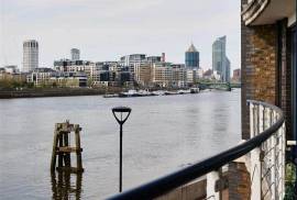Stunning 2 Bed Riverview Apartment for Sale in Clove Hitch Quay, Battersea London