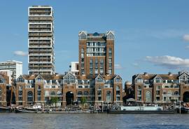 Stunning 2 Bed Riverview Apartment for Sale in Clove Hitch Quay, Battersea London