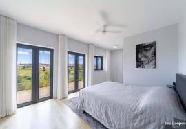 Modern Townhouse with Stunning Sea Views, Meia Praia, Lagos