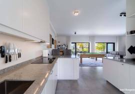 Modern Townhouse with Stunning Sea Views, Meia Praia, Lagos