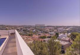 Stunning luxury 5-bedroom villa, located in the prestigious area of Alto Lagoal, Caxias - Oeiras Stunning luxury 5-bedroom villa, located in the prestigious area of Alto Lagoal, Caxias - Oeiras