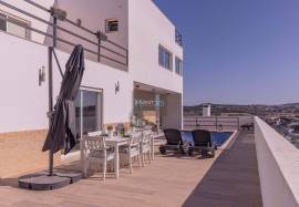 Stunning luxury 5-bedroom villa, located in the prestigious area of Alto Lagoal, Caxias - Oeiras Stunning luxury 5-bedroom villa, located in the prestigious area of Alto Lagoal, Caxias - Oeiras
