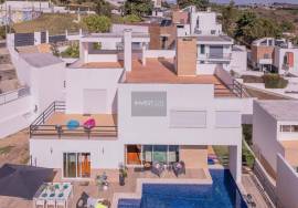 Stunning luxury 5-bedroom villa, located in the prestigious area of Alto Lagoal, Caxias - Oeiras Stunning luxury 5-bedroom villa, located in the prestigious area of Alto Lagoal, Caxias - Oeiras