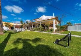 Prestige for Home – Luxury 4 bedroom villa with pool, garden, barbecue - in Quarteira
