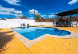 Prestige for Home – Luxury 4 bedroom villa with pool, garden, barbecue - in Quarteira