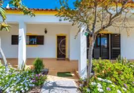 Prestige for Home – Luxury 4 bedroom villa with pool, garden, barbecue - in Quarteira