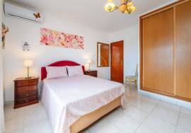 Prestige for Home – Luxury 4 bedroom villa with pool, garden, barbecue - in Quarteira