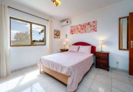Prestige for Home – Luxury 4 bedroom villa with pool, garden, barbecue - in Quarteira