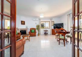 Prestige for Home – Luxury 4 bedroom villa with pool, garden, barbecue - in Quarteira