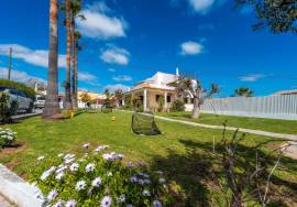 Prestige for Home – Luxury 4 bedroom villa with pool, garden, barbecue - in Quarteira