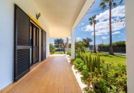 Prestige for Home – Luxury 4 bedroom villa with pool, garden, barbecue - in Quarteira