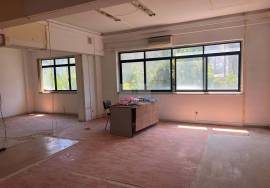 Leasehold | Office| For total refurbishment | Metro Odivelas