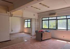 Leasehold | Office| For total refurbishment | Metro Odivelas