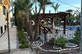 For sale this spectacular villa in one of the most prestigious areas of San Vicente del Raspeig (Alicante)
