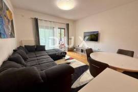 VIŠKOVO, MARINIĆI - apartment, 2 bedrooms + bathroom + tavern 55 m2, garden!!!
