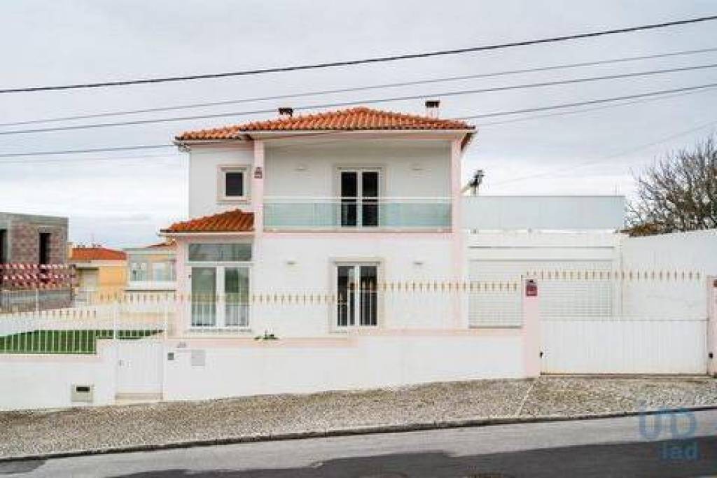 Casa / Villa T3 em Tornada e Salir do Porto de 193,00 m²