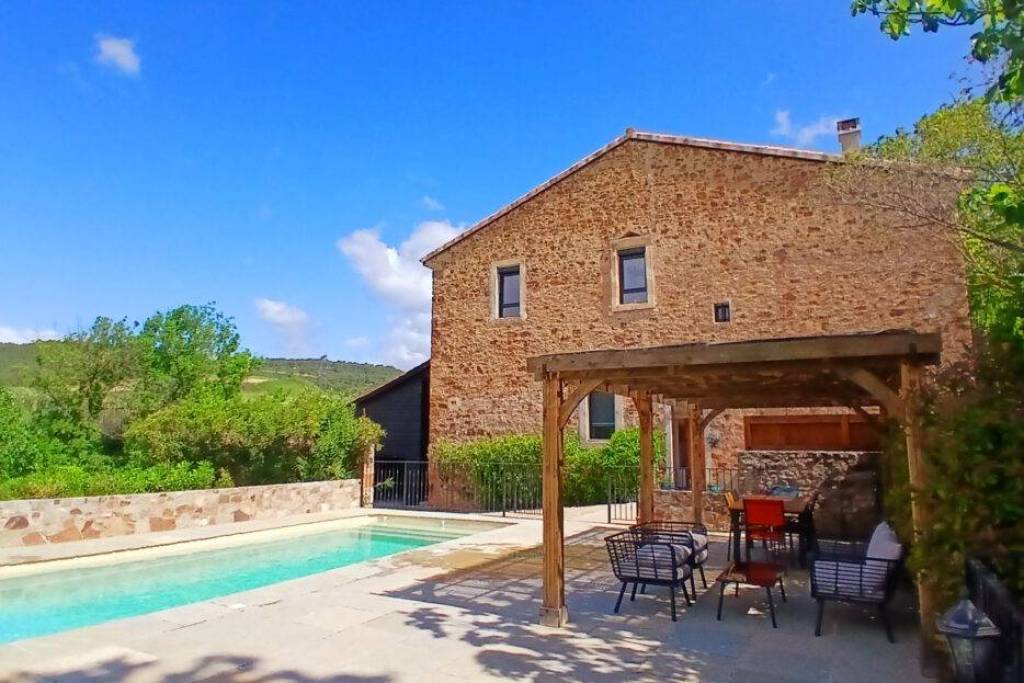 Stunning Stone Barn, Entirely Renovated To The Highest Standards, Offering 217 M2 Of Living Space With 6 Bedrooms And 4 Bathrooms On A 1520 M2 Landscapted Plot With Pool And Peaceful Setting. Rare
