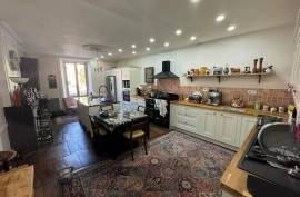 For Sale, Exquisite 8 Bedroom House with Business Potential