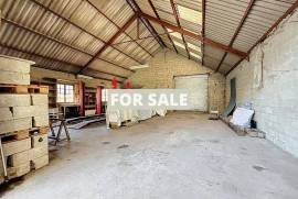 Detached Country House with Vast Outbuilding