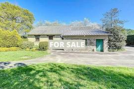 Detached Country House with Vast Outbuilding