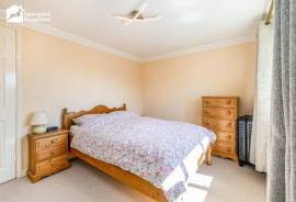 3 bedroom, Semi-detached house for sale