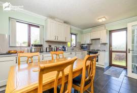 3 bedroom, Semi-detached house for sale