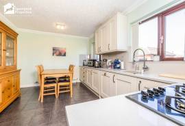 3 bedroom, Semi-detached house for sale