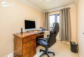 3 bedroom, Semi-detached house for sale