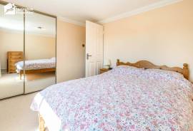 3 bedroom, Semi-detached house for sale