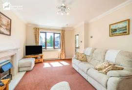 3 bedroom, Semi-detached house for sale
