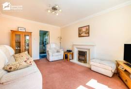 3 bedroom, Semi-detached house for sale